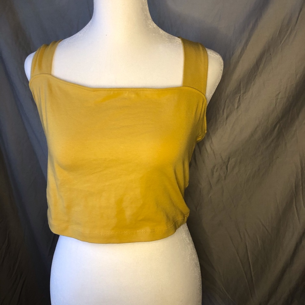 BRAND NEW yellow tank from local boutique!🌸